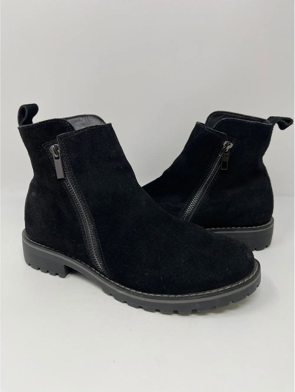 Women’s Black Suede Ankle Boots Size 8 Dual Side Zip Lug Sole Comfort Booties